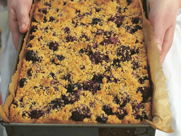 Buttery vanilla and berry crunch bars