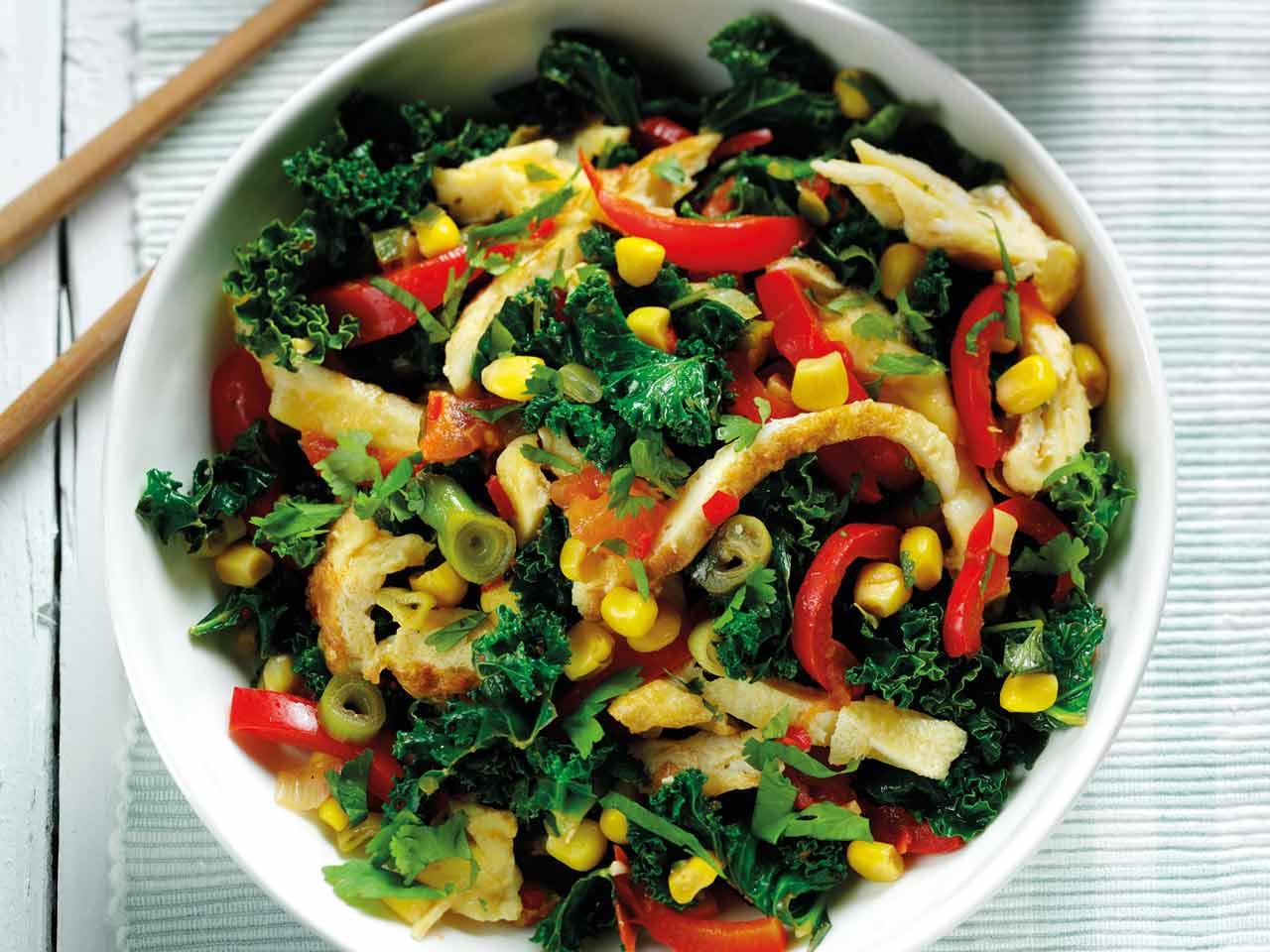 Asian chopped omelette with kale and peppers