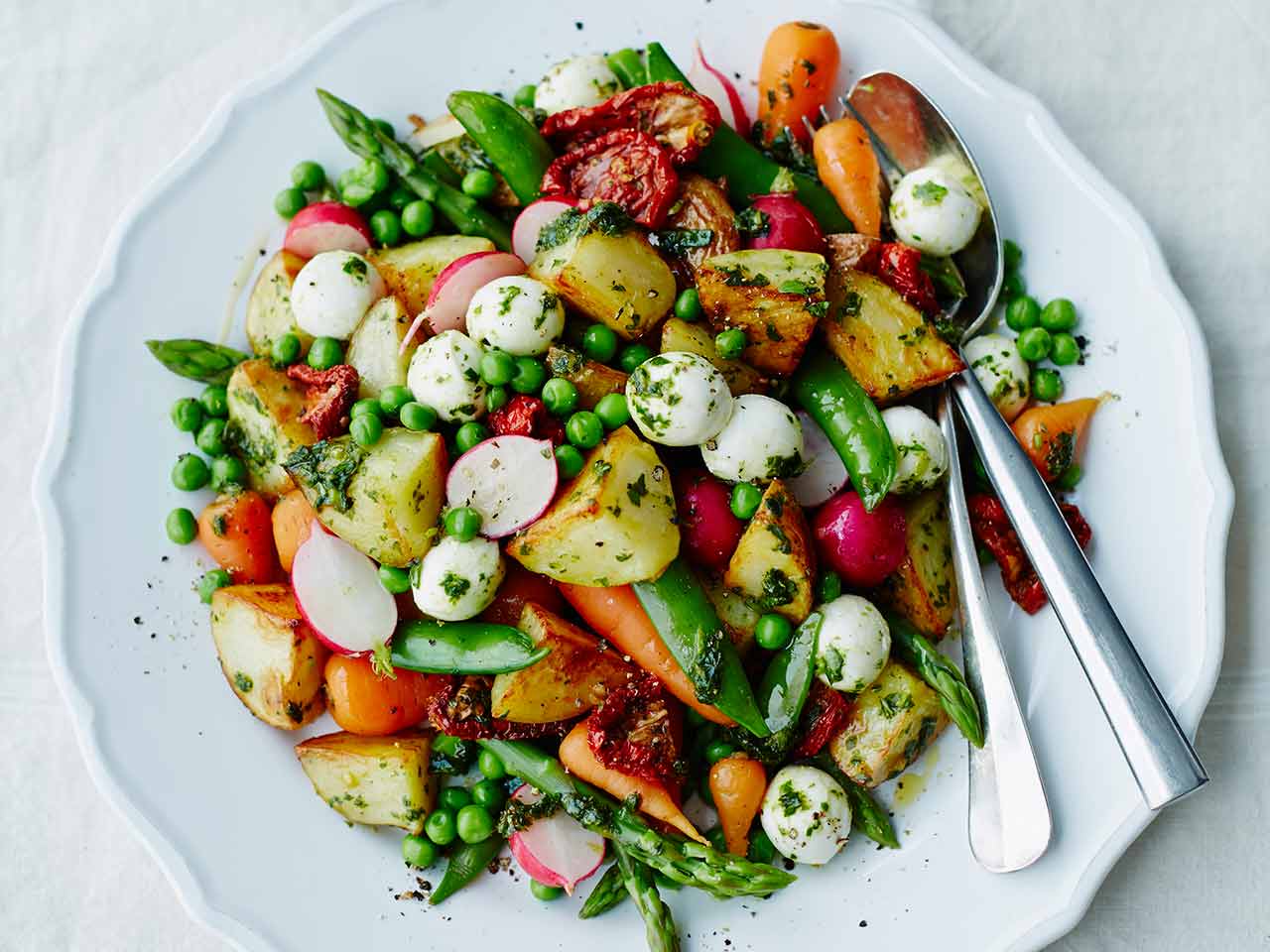 Spring vegetables with roast potatoes, mozzarella and basil 