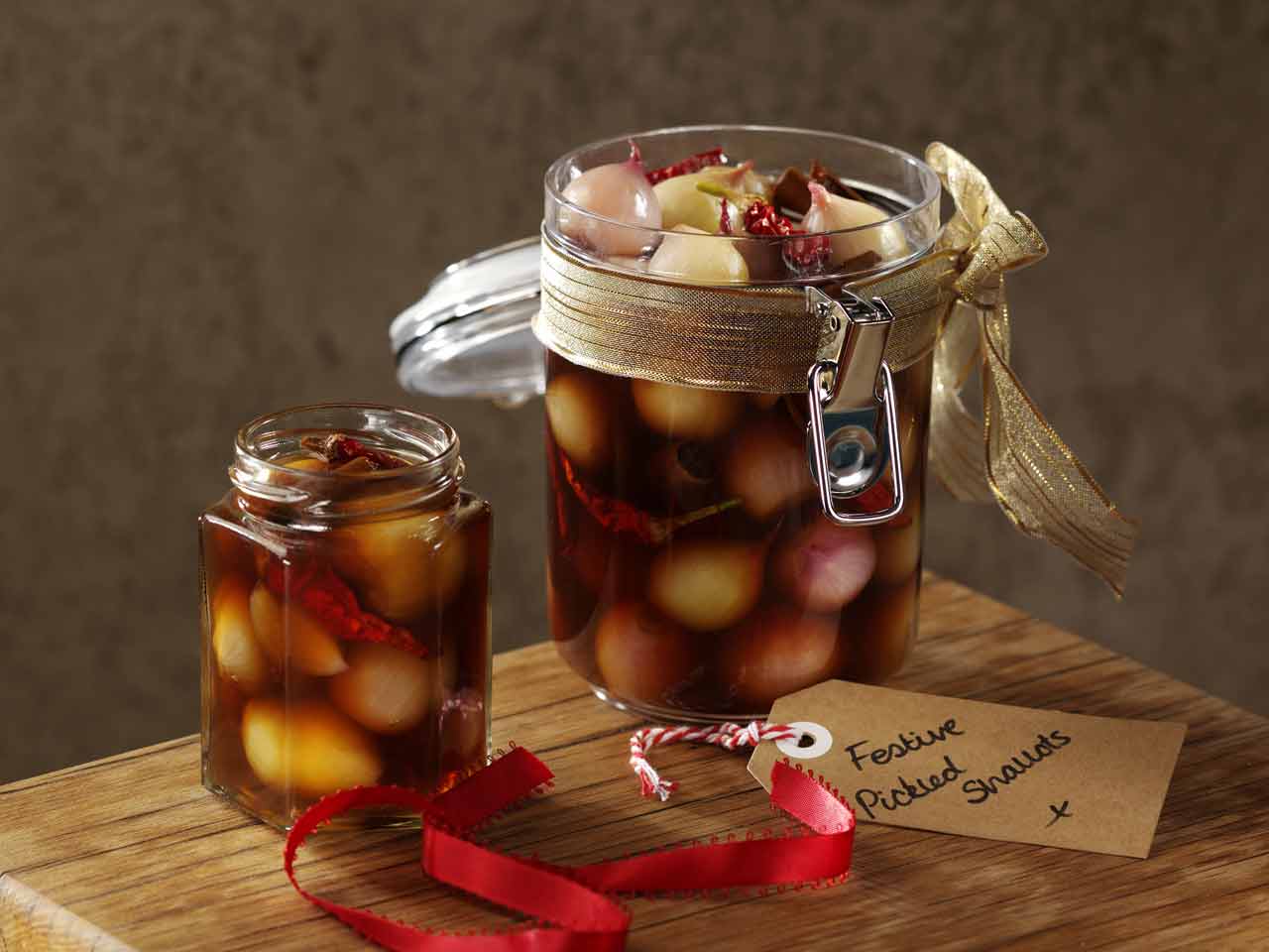 Spiced pickled shallots