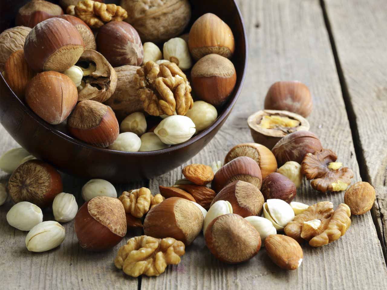 10 reasons to eat more nuts