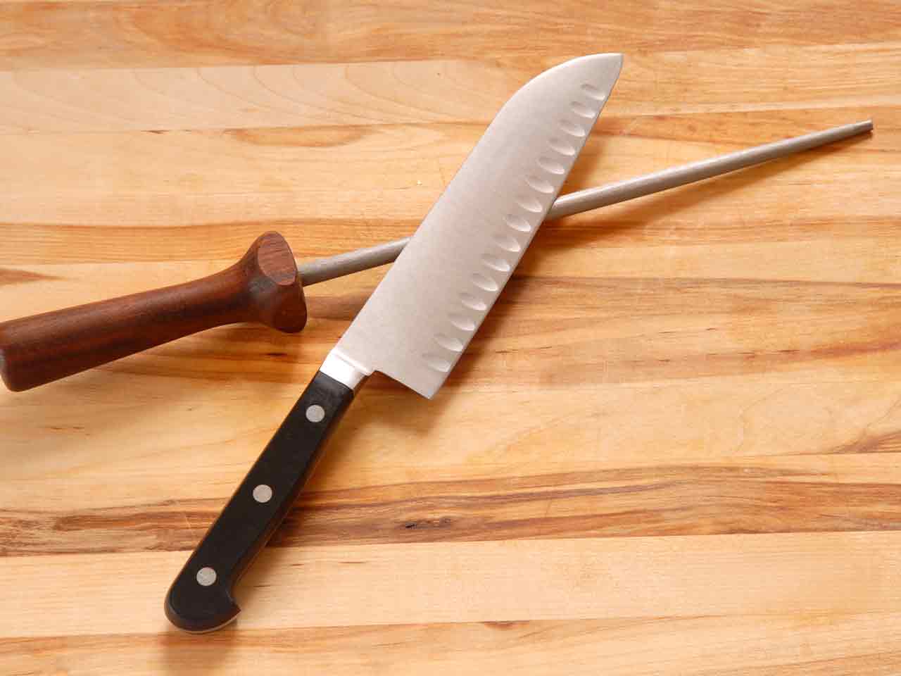 A kitchen knife and honing steel