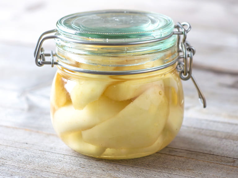 Spiced pickled pears