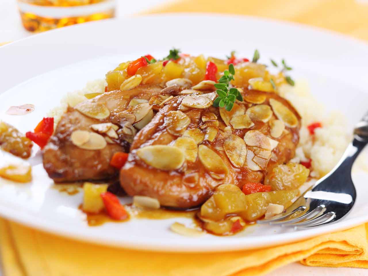 Chicken with apricots and almonds