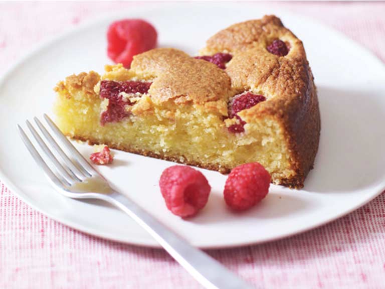 Almond and raspberry cake