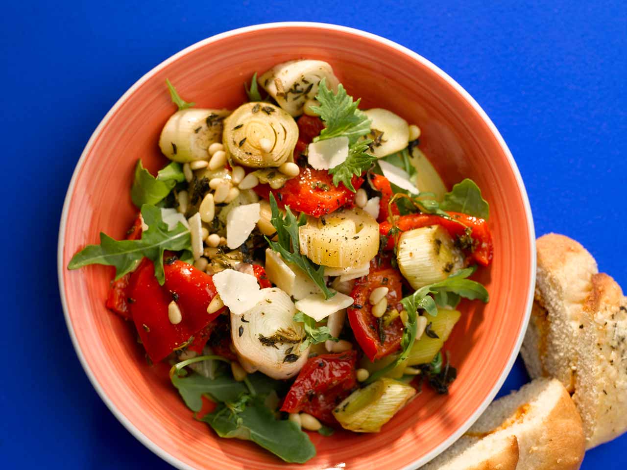 Balsamic salad of roasted leek and red pepper 