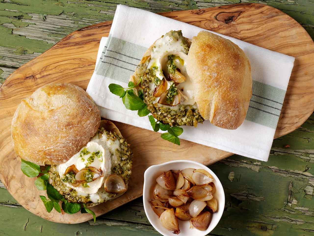 Pesto and goat’s cheese mushroom burgers with caramelised shallot topping