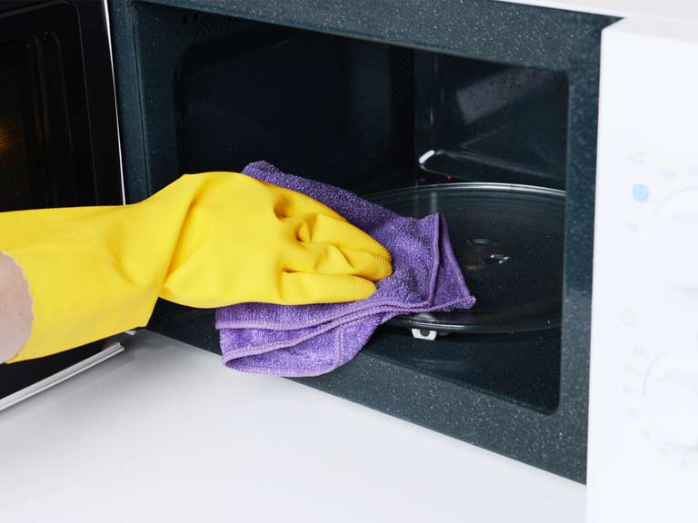 Cleaning a microwave