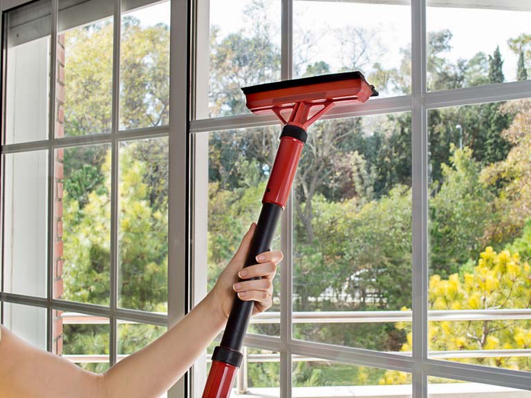 How to clean windows and what to use - Saga