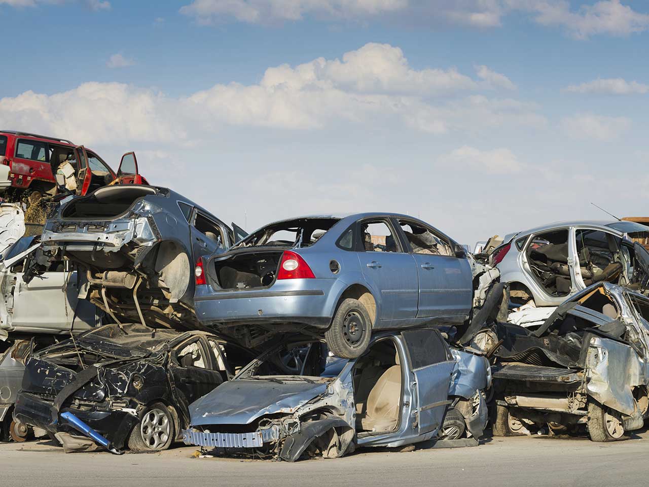 Scrapping my car: an image of scrapped cars to illustrate this guide of how to scrap a car