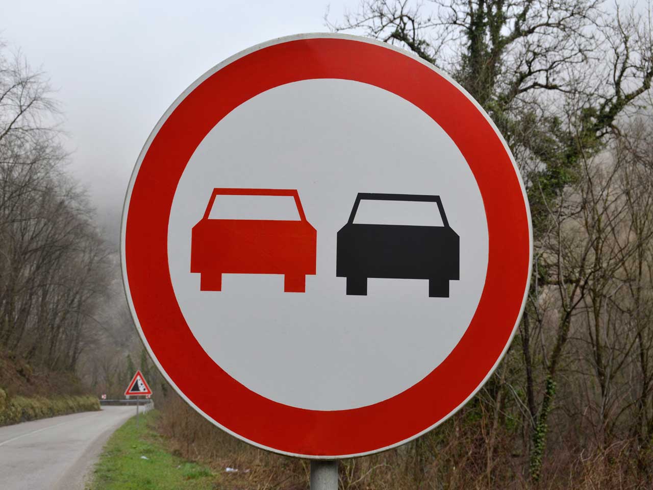 No overtaking road sign
