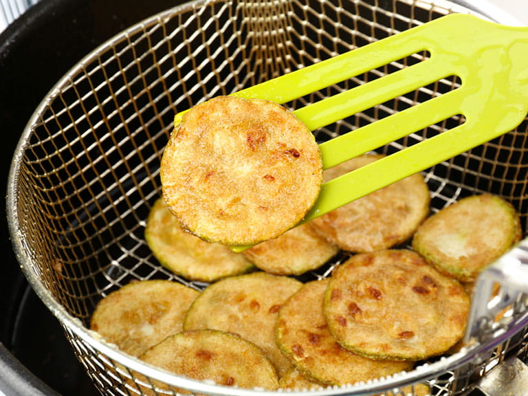 Deep fat fryer and courgette fritters