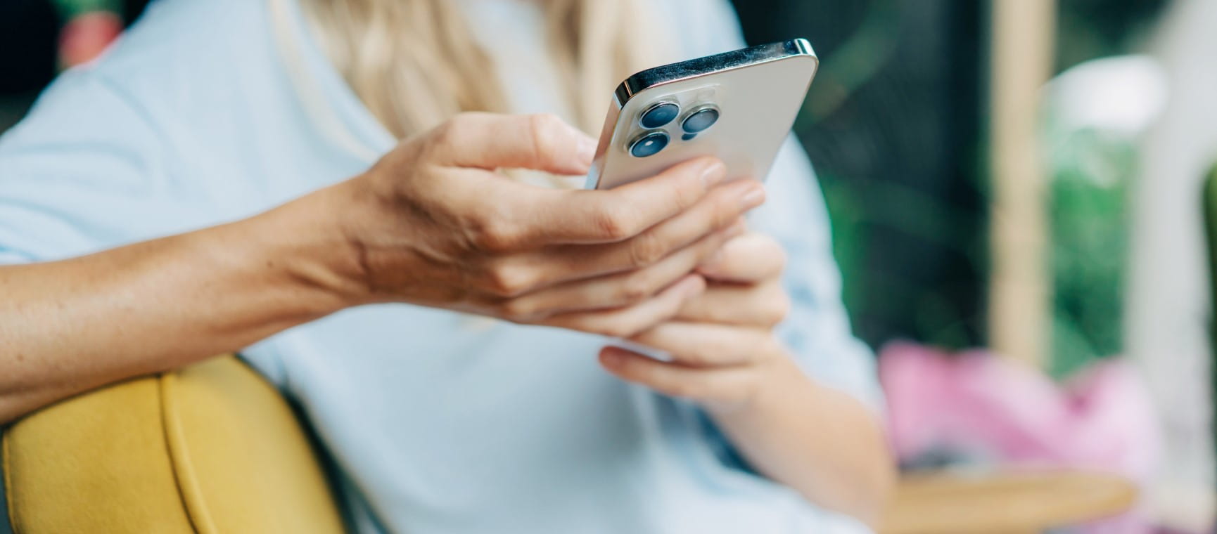 Close-up of a mobile phone in the hands of an older woman | Getty/ilona titova