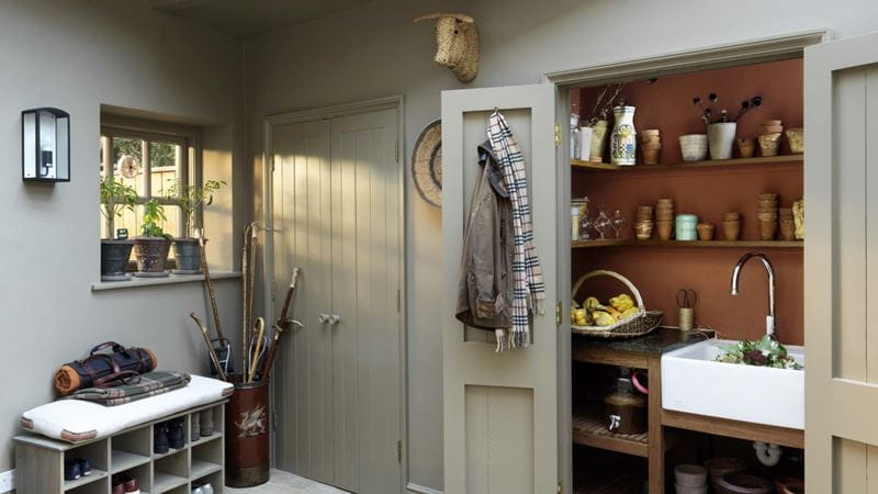 K & H Design boot room featuring Edward Bulmer Natural Paint – Red Ochre