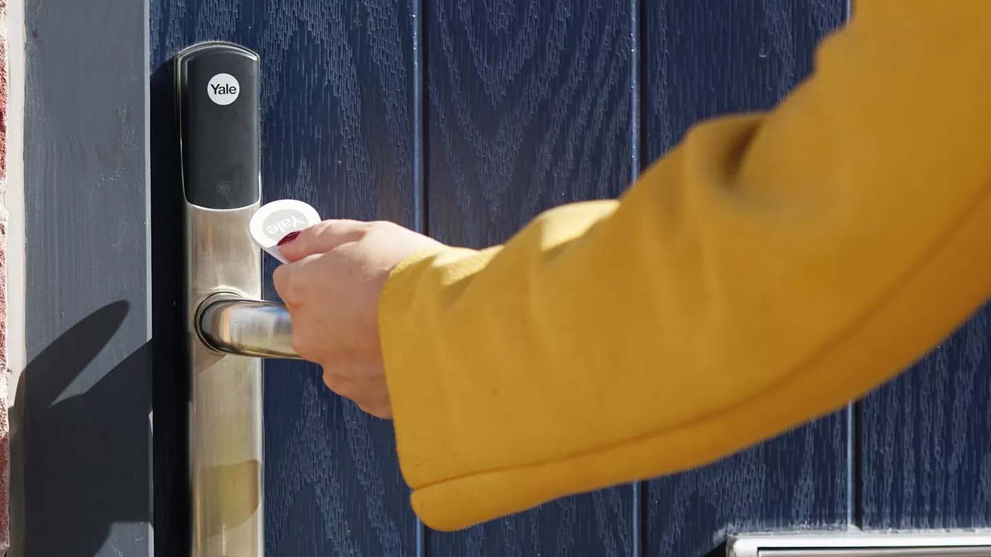 The Yale Conexis L2 being unlocked via a key fob