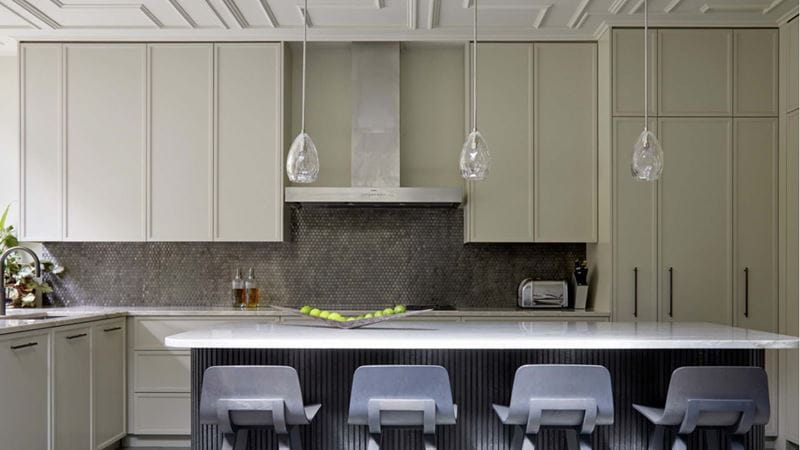 A cream kitchen by Hux  toughened up by a dark island