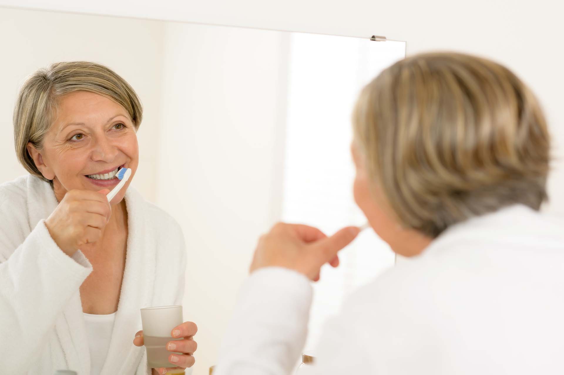 woman cleaning teeth