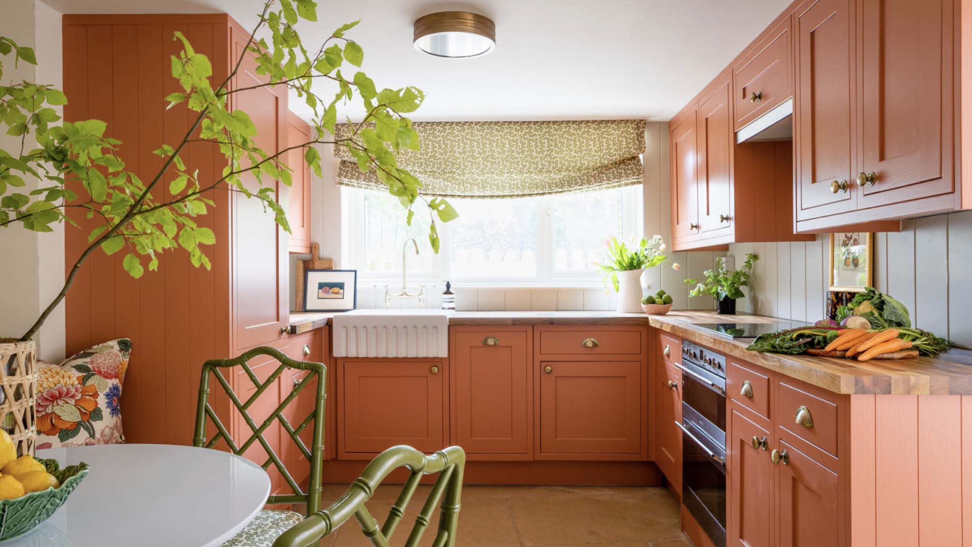 A cheerful kitchen by Sean Symington