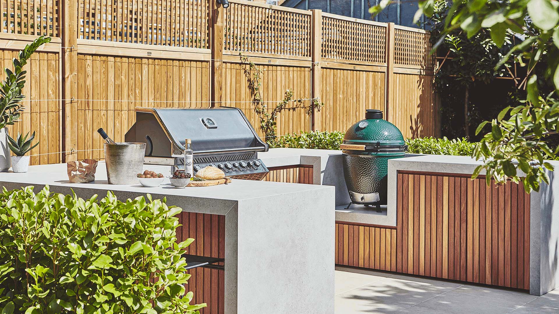 free-range U-shaped outdoor kitchen with a bar, BBQ and work surfaces