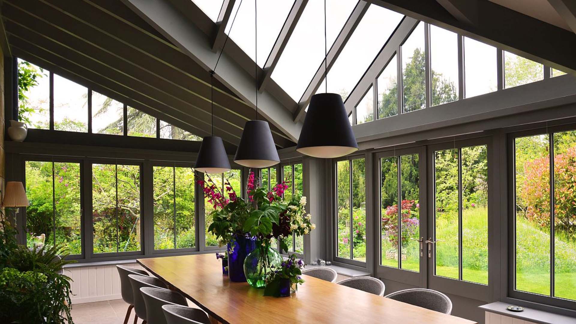 For a more modern style diner try greens and blacks 