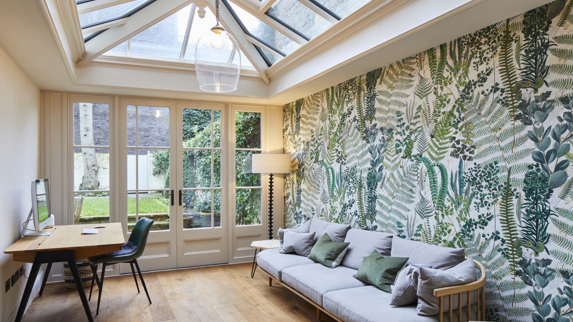 example of great wallpaper to liven a space up