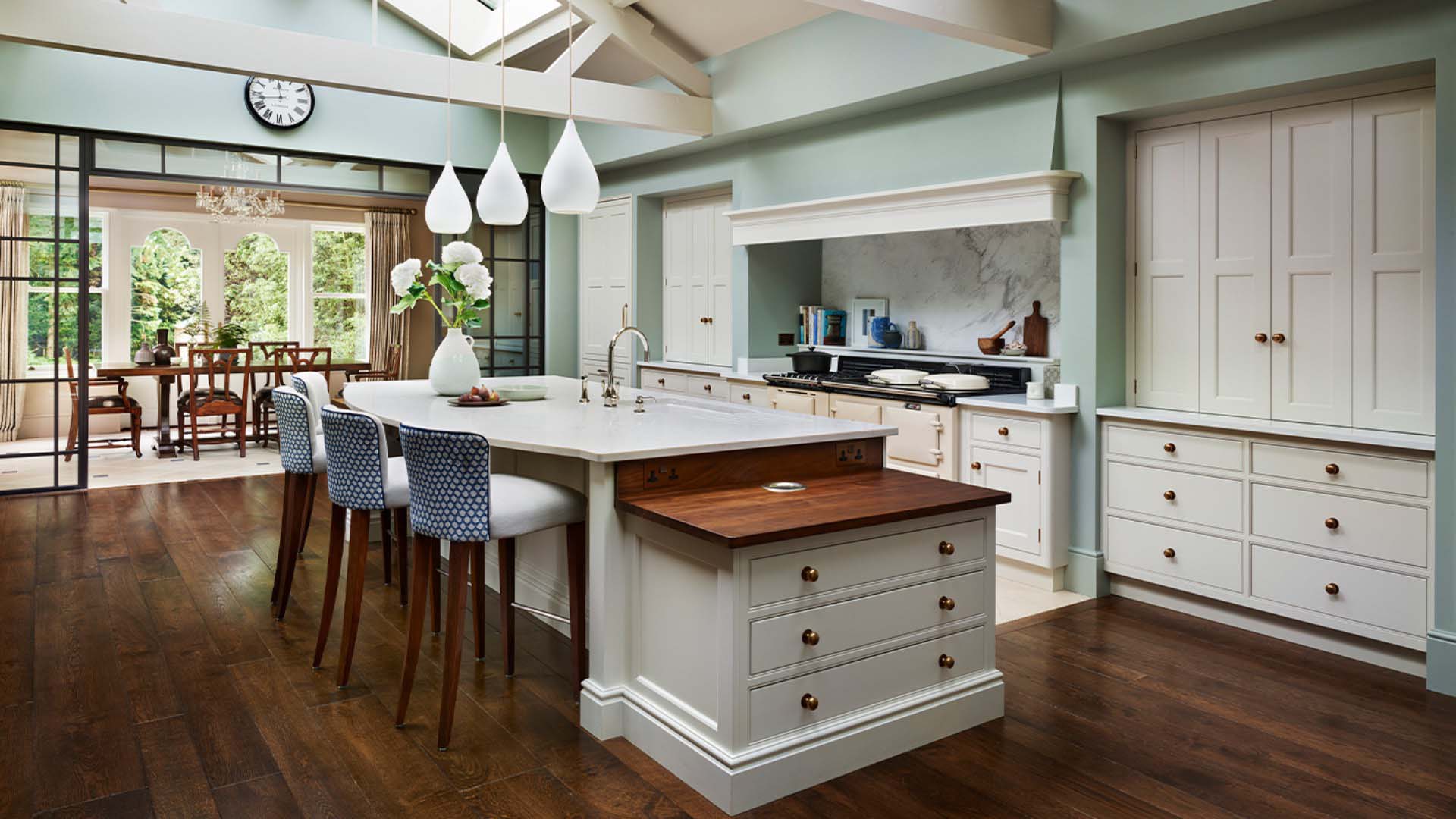 A refreshing Martin Moore cream and mint kitchen
