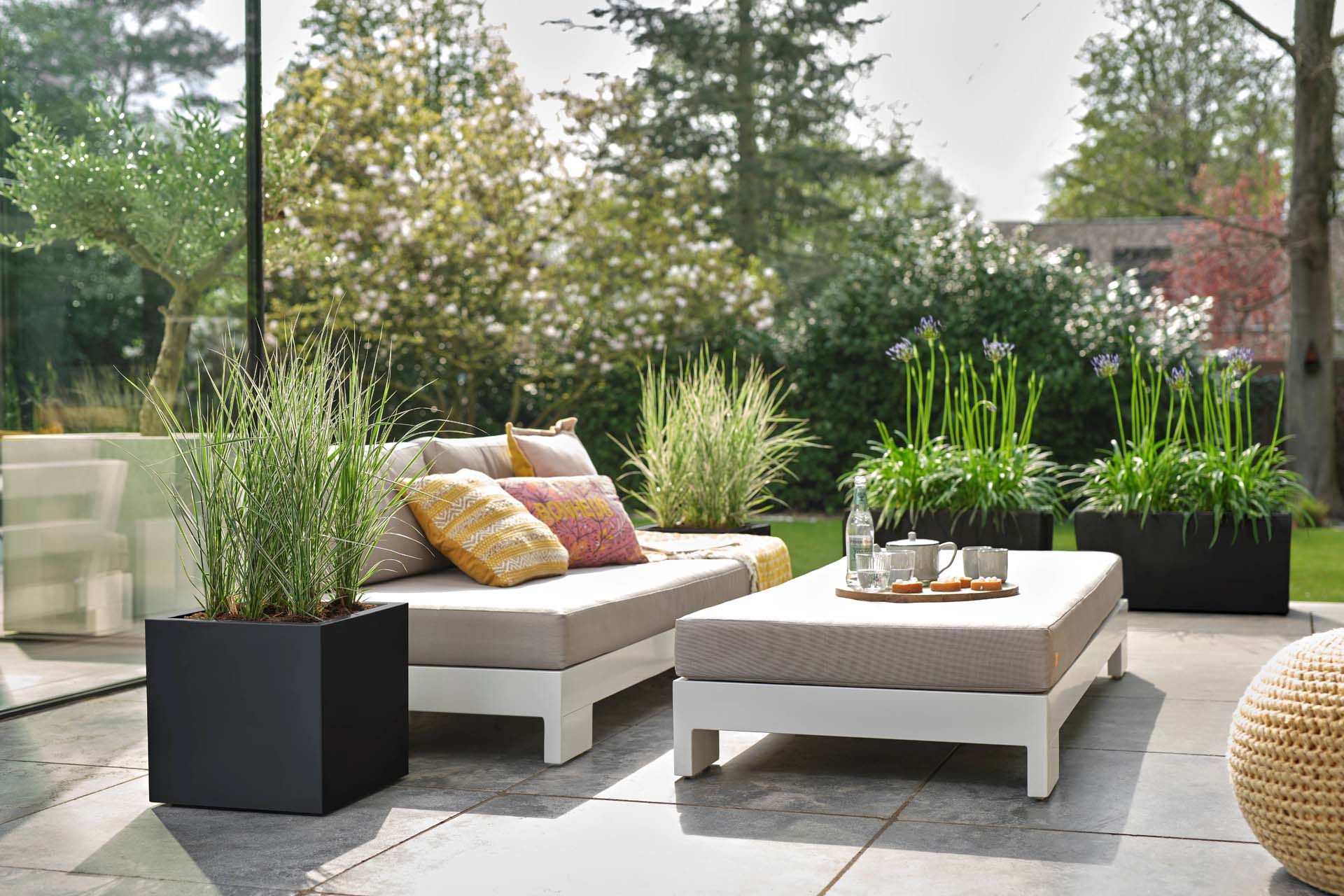 Self-watering planter from the Elho Vivo range