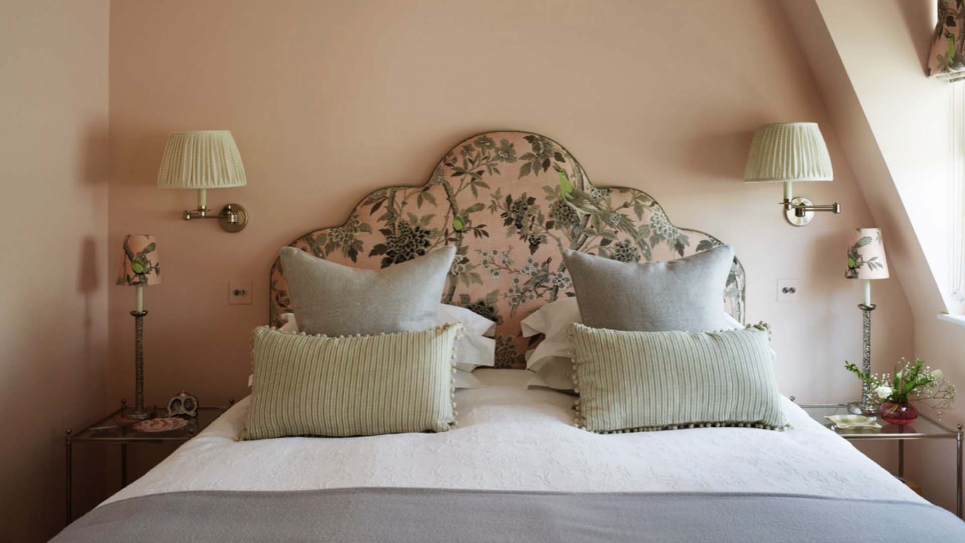 Wall lights to save space in a small bedroom