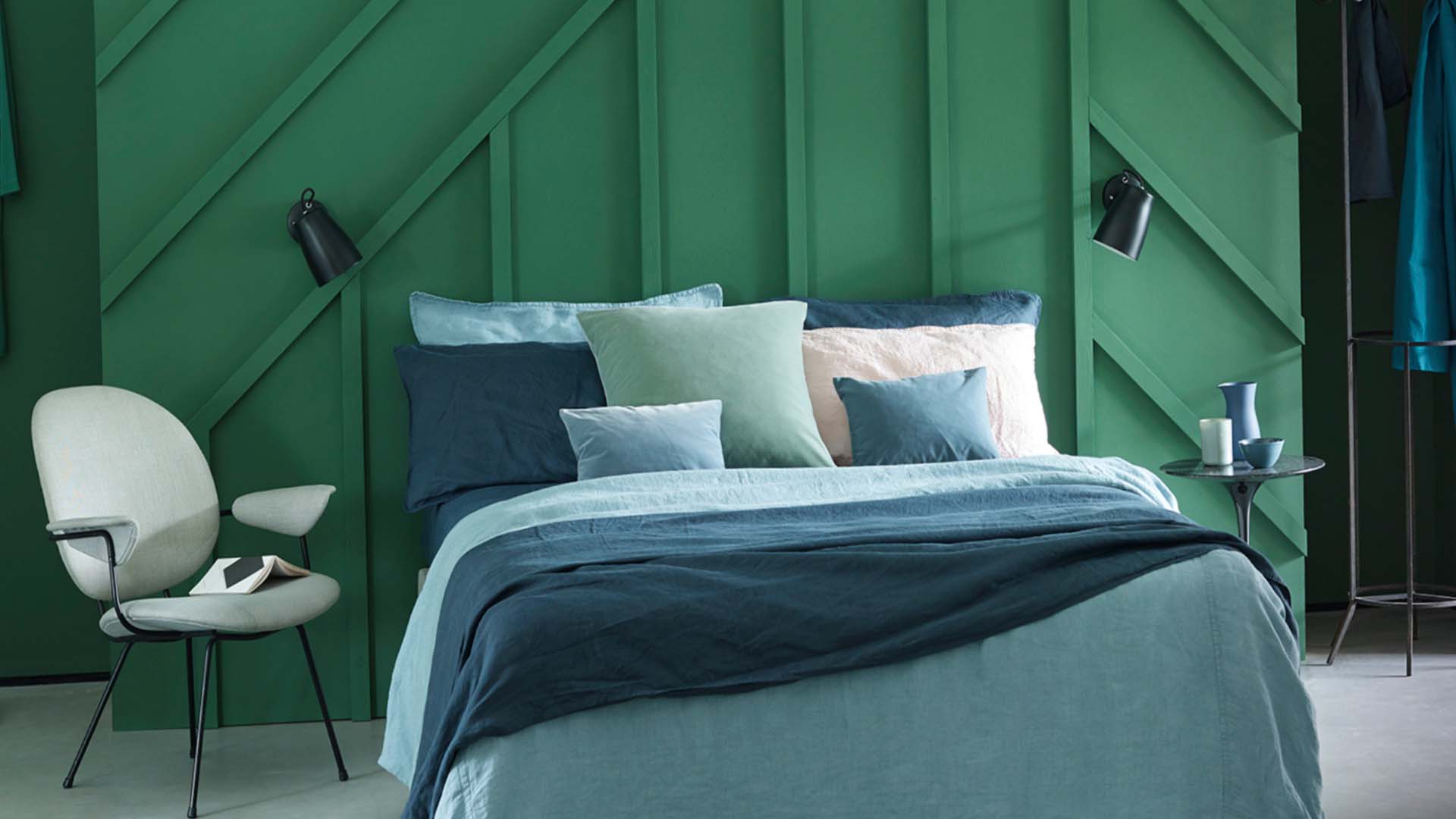 Headboard design with pannelling