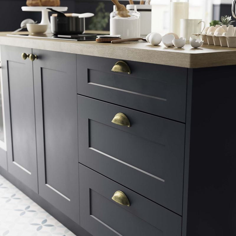 drawers with handles in the kitchen
