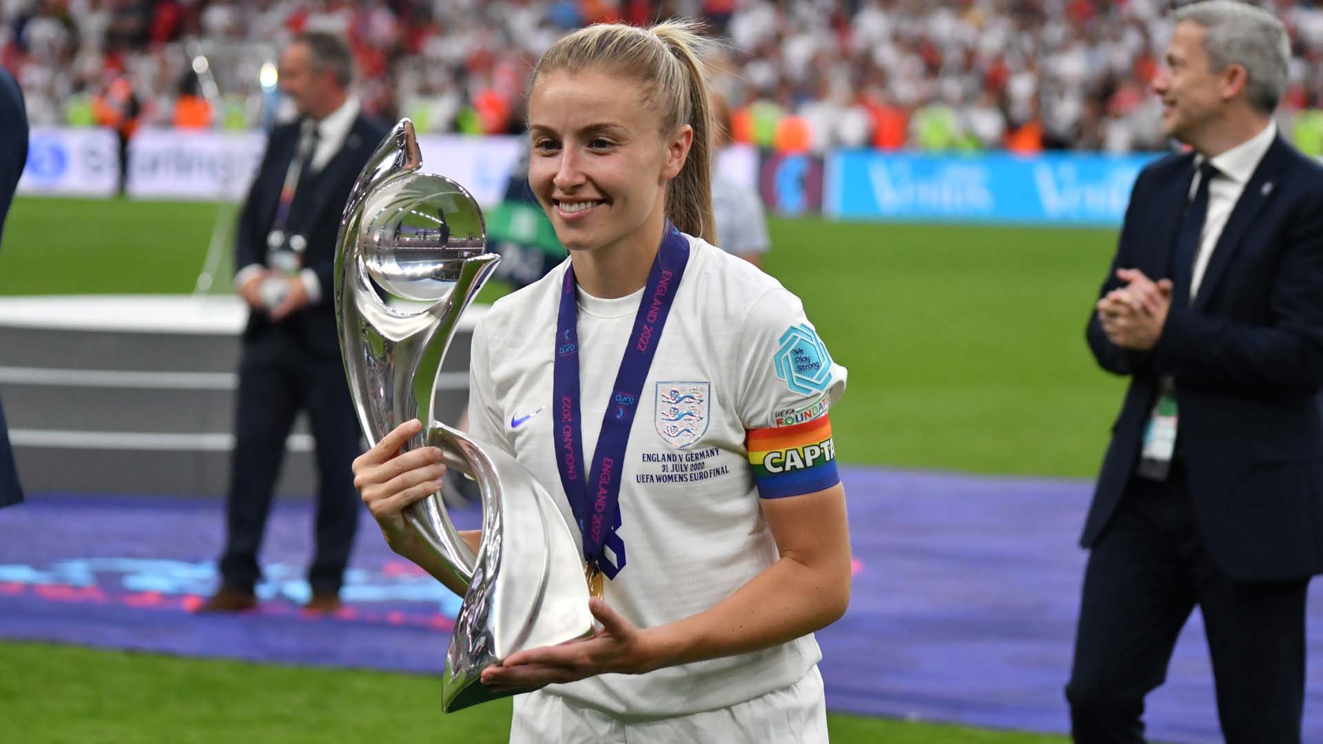 Leah Williamson holding the trophy