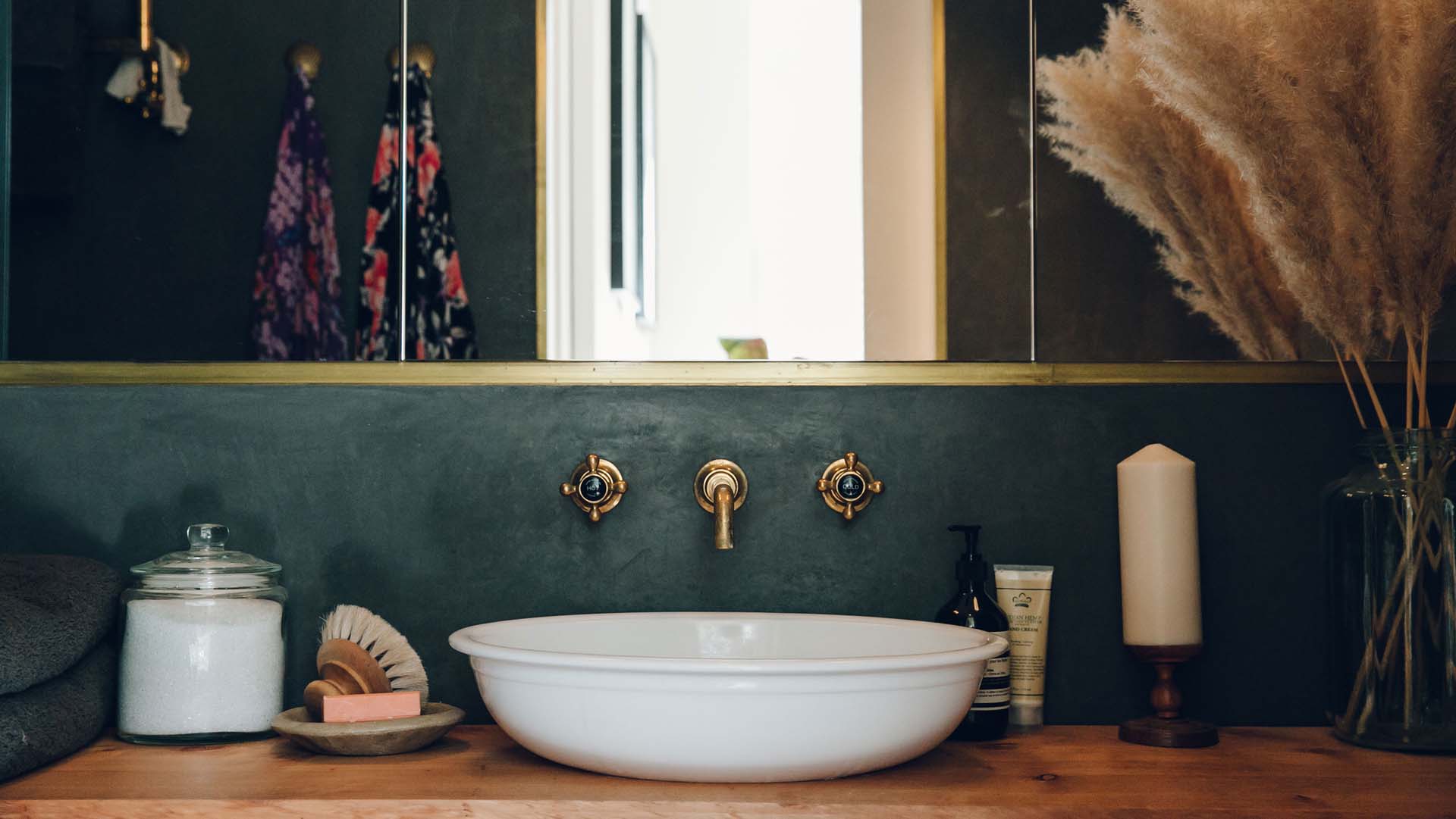 A free standing sink with bold furnishings