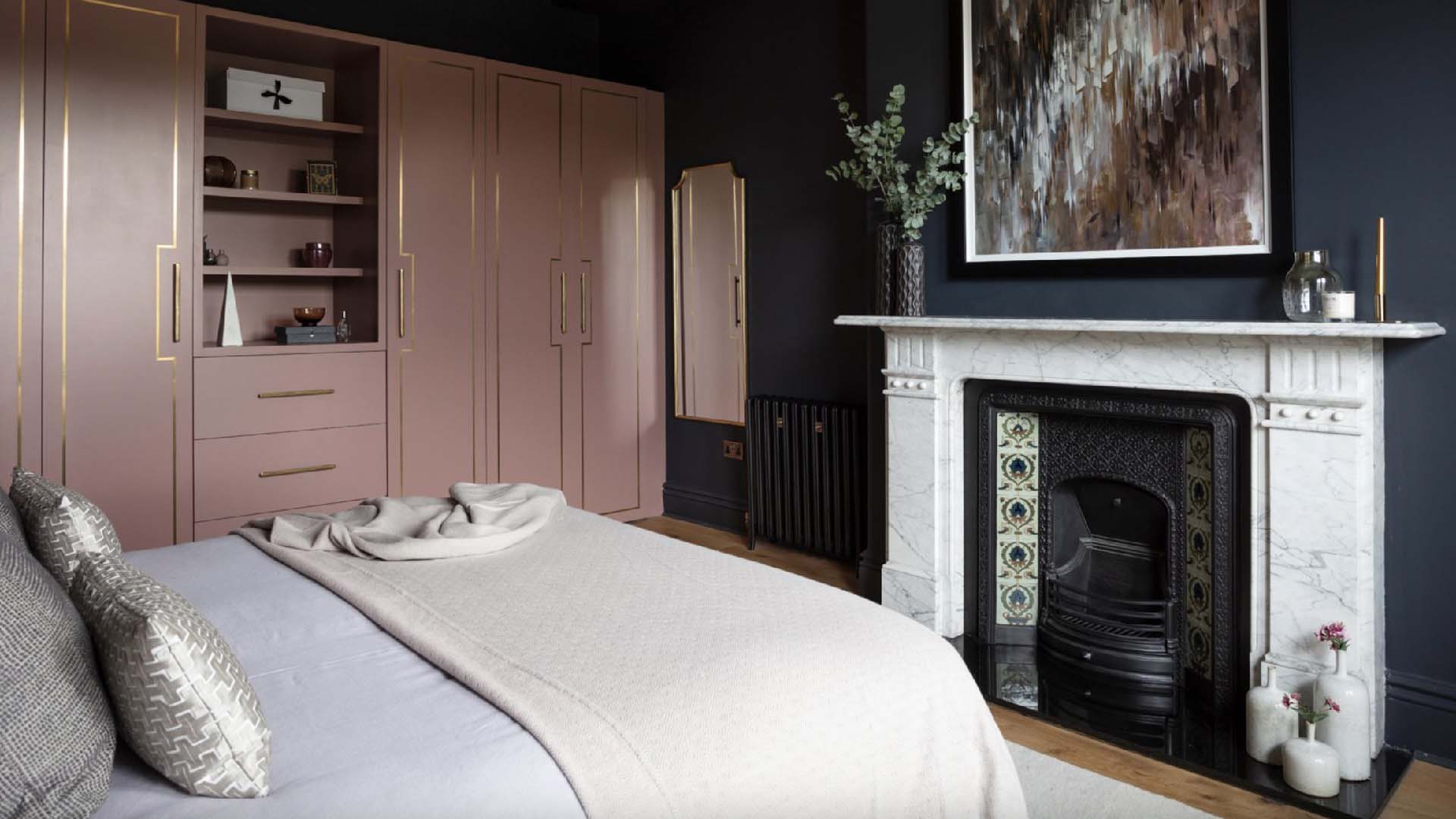 Bed facing the fireplace