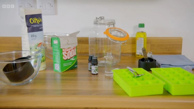 Sort Your Life Out toilet bomb kit