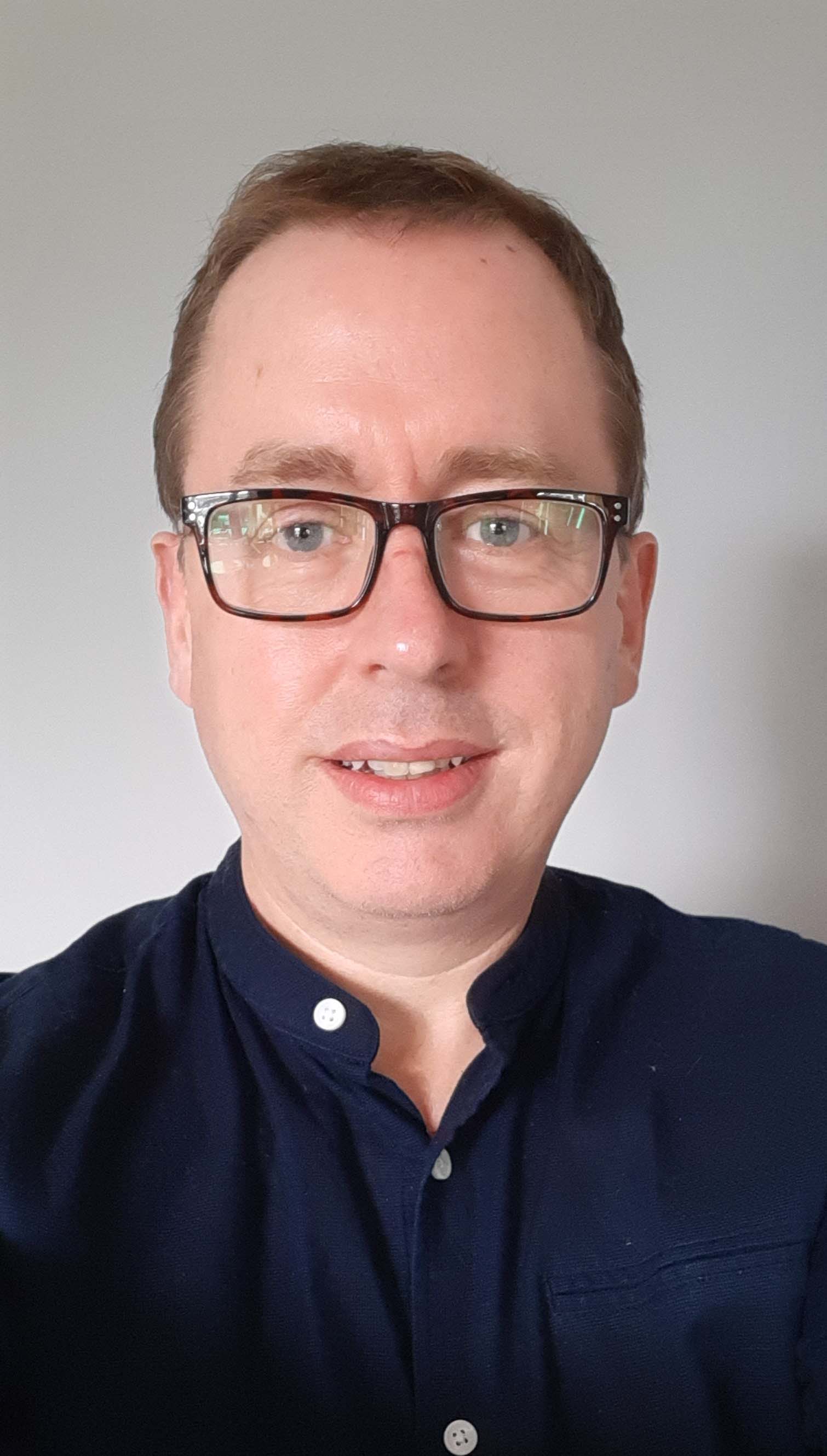 Headshot of Simon Rix