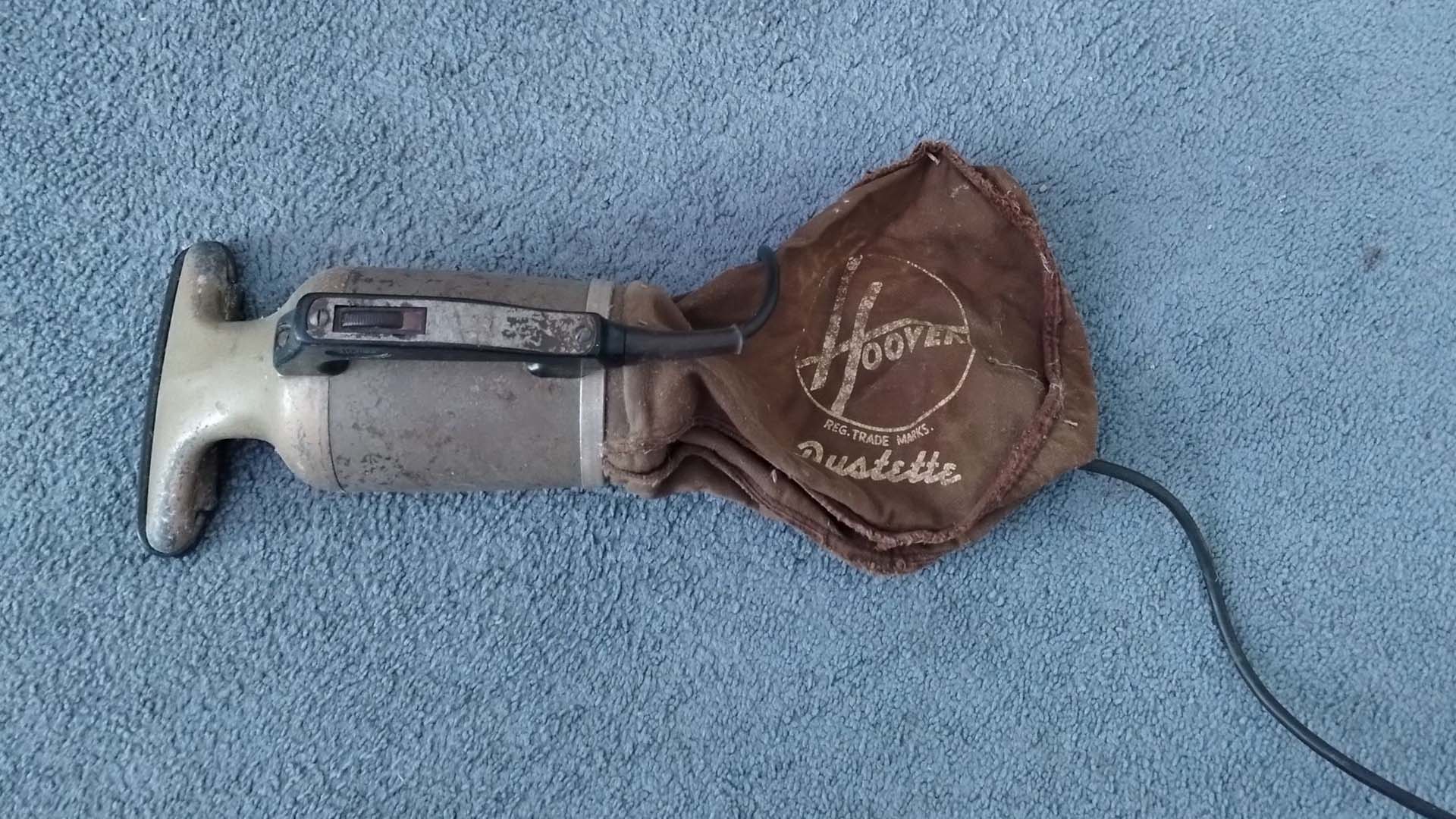 hoover dusette on the ground