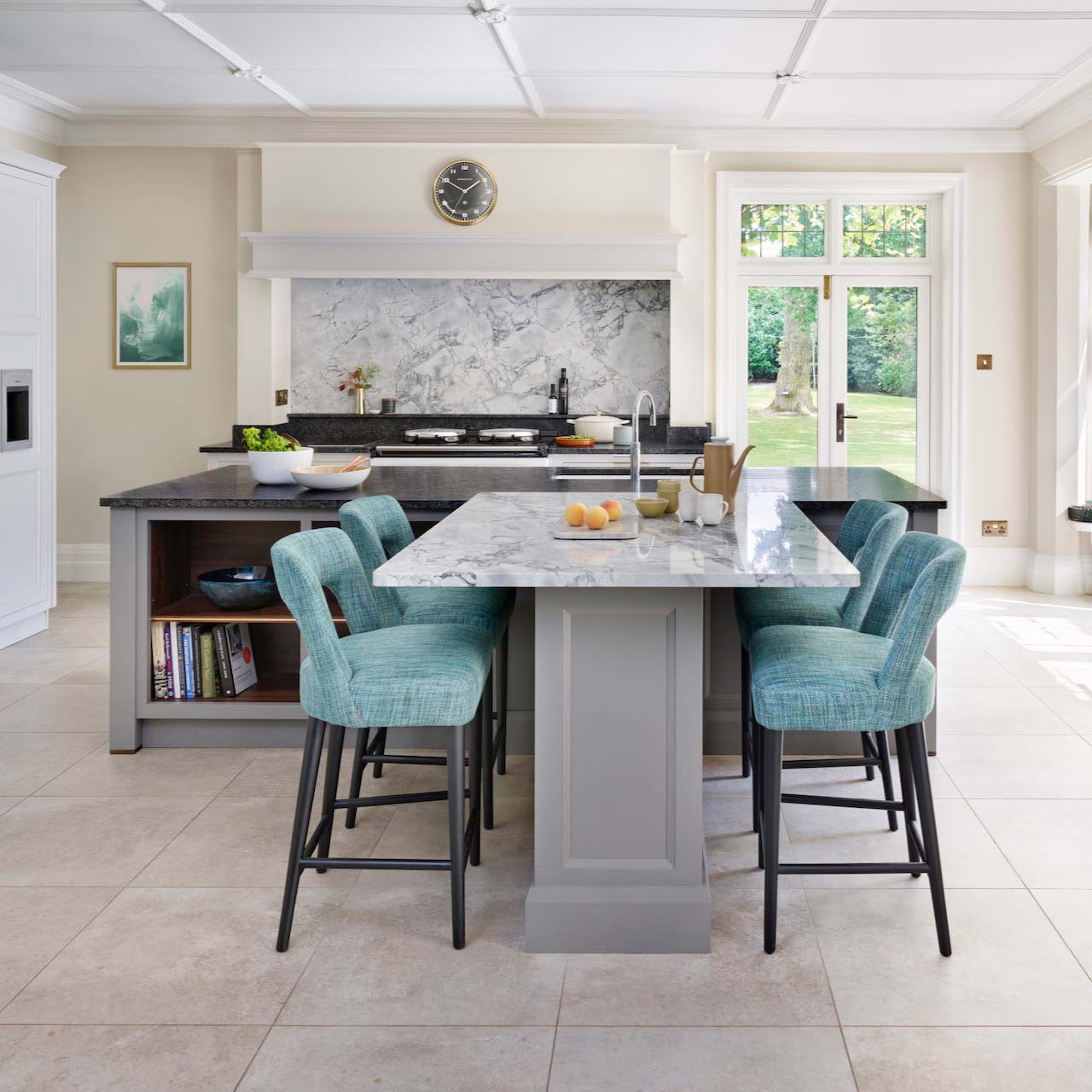 A grey breakfast bar flanked by cushioned aquamarine stools