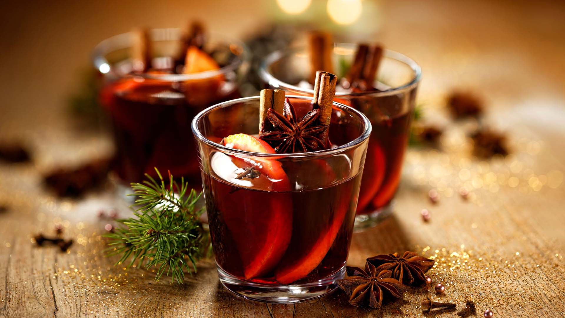 Mulled wine made in a slow cooker