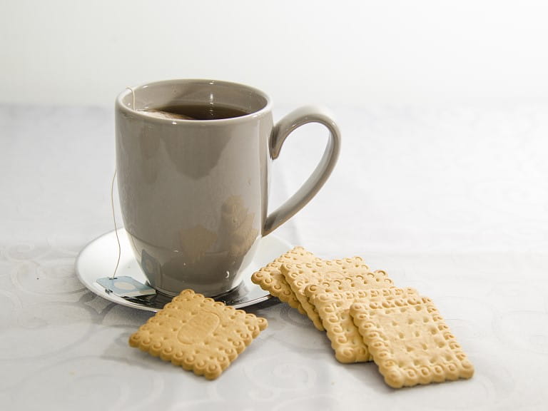 Tea with biscuits on a white background | Getty/Paolo Gagliardi