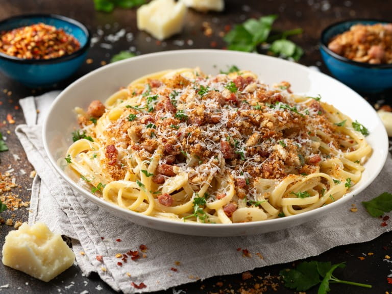 Spaghetti With Toasted Breadcrumbs, bacon and parmesan cheese