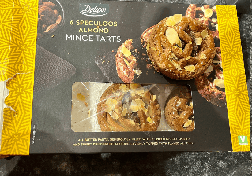 A box of Lidl Speculoos Mince Tarts