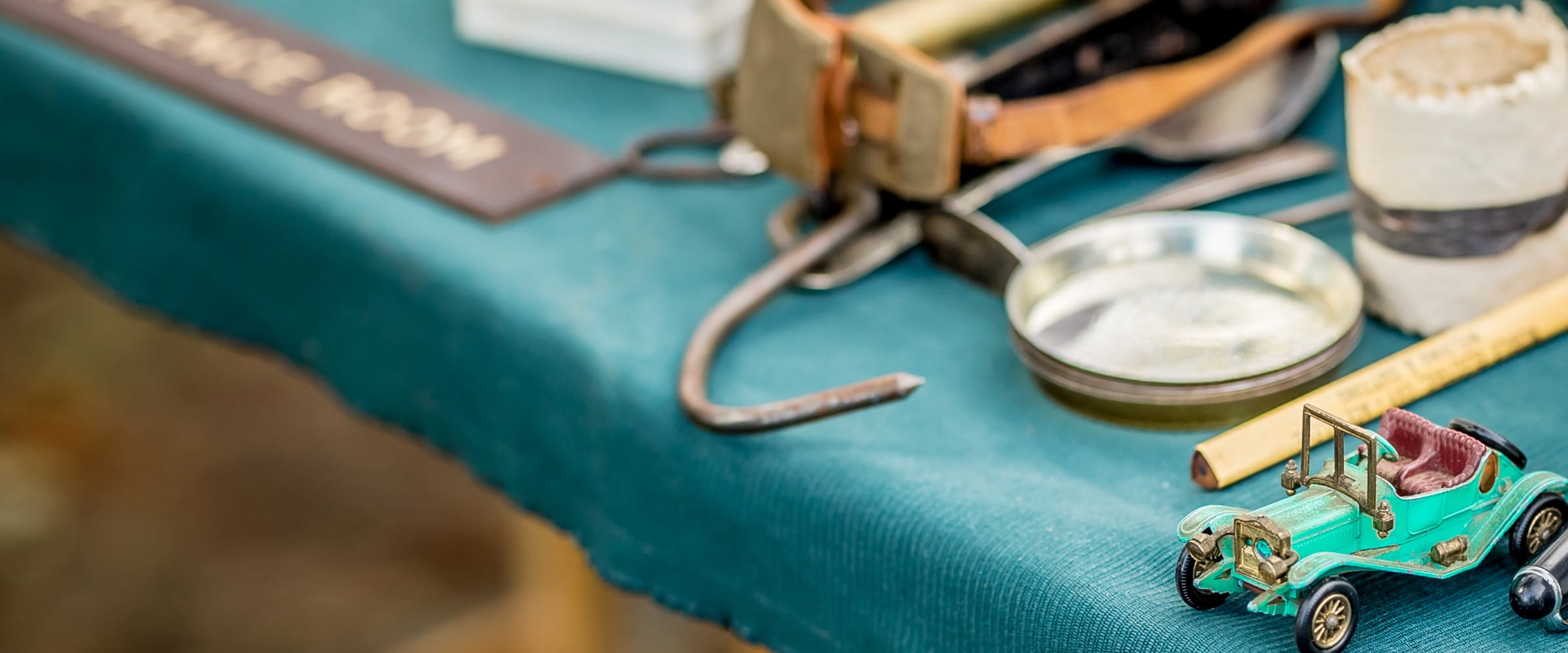 Miscellaneous items for sale at a car boot fair | Getty/Alexey_Fedoren