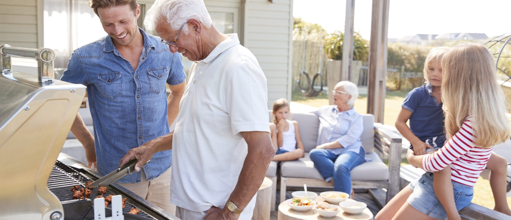 A family enjoys spending time in their outdoor kitchen | Getty/monkeybusinessimages