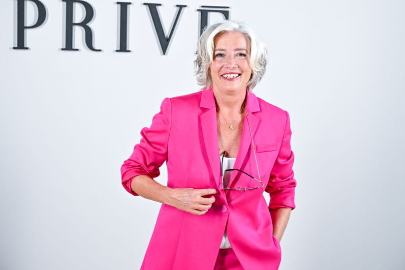 Emma Thompson dressed in pink at an awards