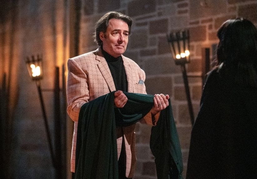 Jonathan Ross accepting his Traitor cloak