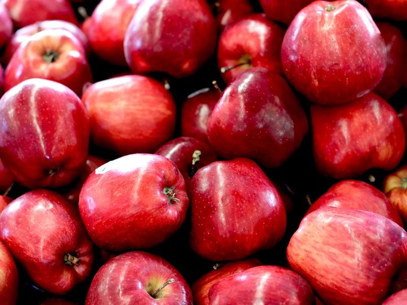 red apples