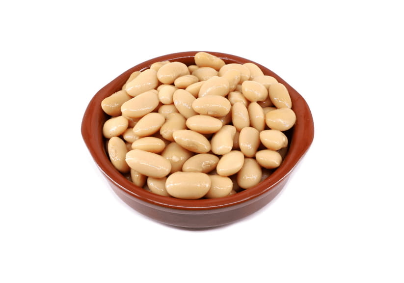 cooked butter beans in an earthenware bowl