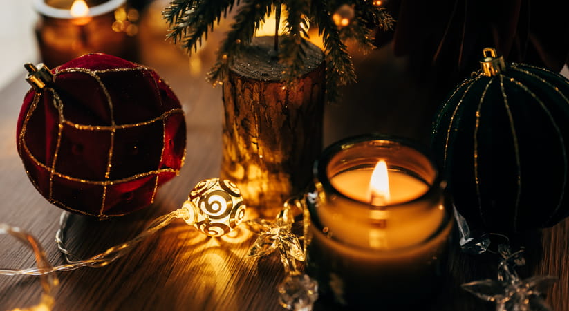 Tea lights under a Christmas tree