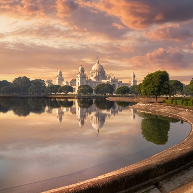 Victoria Memorial Kolkata with adjoining garden and lake at sunset | Getty/Roop_Dey