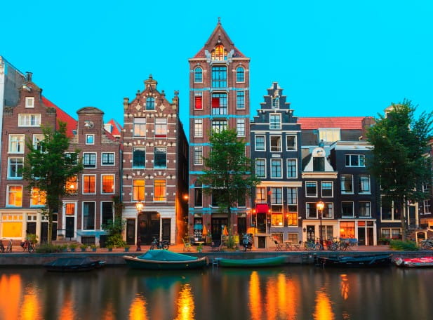 Night city view of Amsterdam canals and typical houses |Getty/KavalenkavaVolha